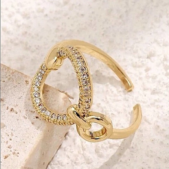 Gold Zircon Ring - Picture 2 of 3